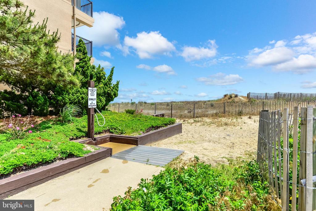 5801 ATLANTIC AVENUE Unit: 305