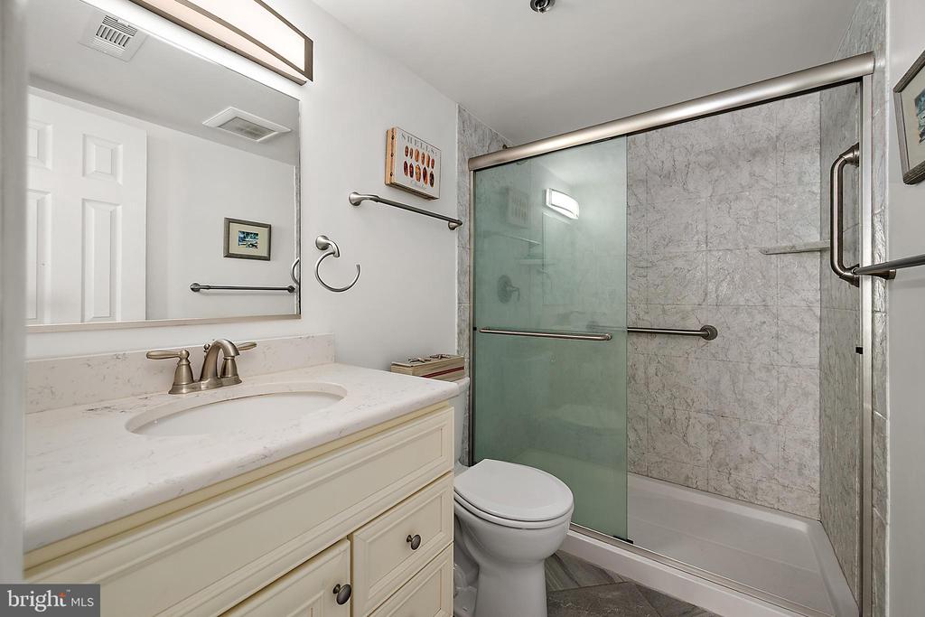 5801 ATLANTIC AVENUE Unit: 305