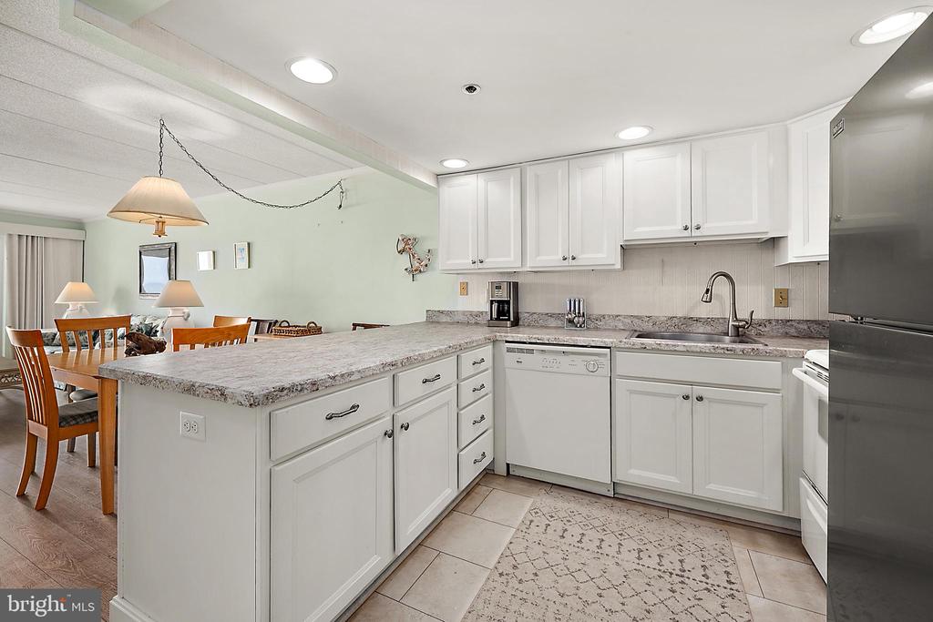 5801 ATLANTIC AVENUE Unit: 305