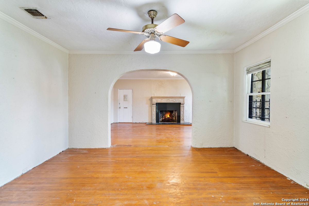 123 W LULLWOOD AVE