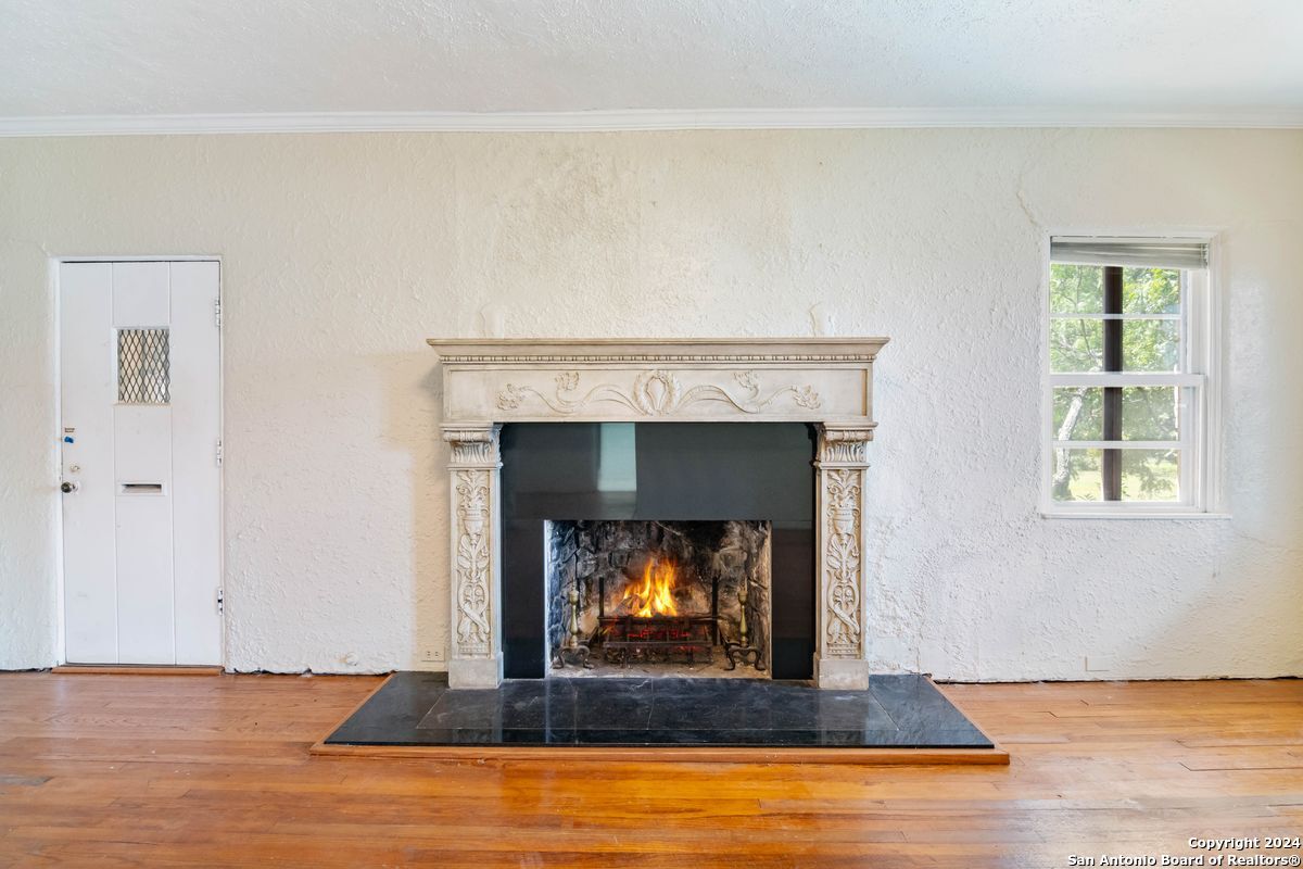 123 W LULLWOOD AVE