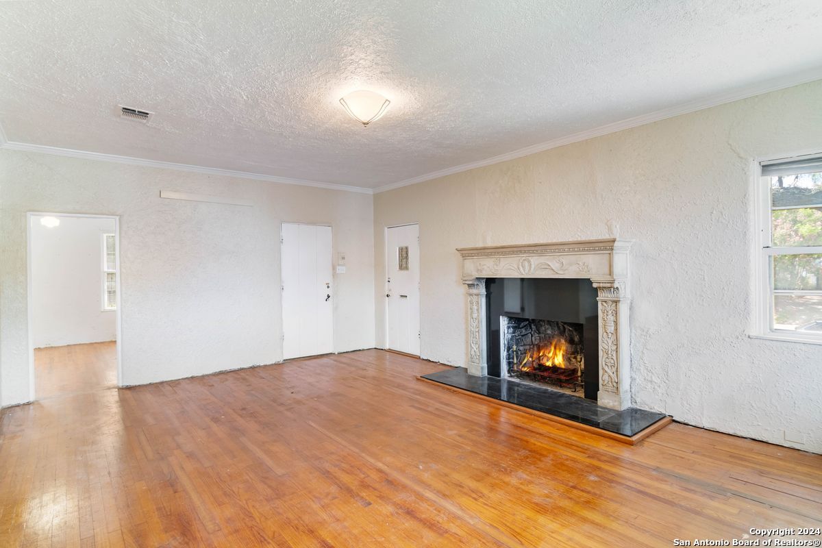 123 W LULLWOOD AVE