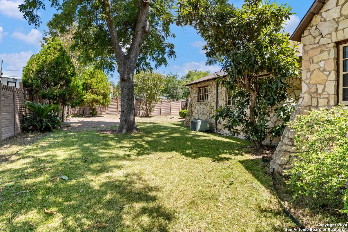 123 W LULLWOOD AVE