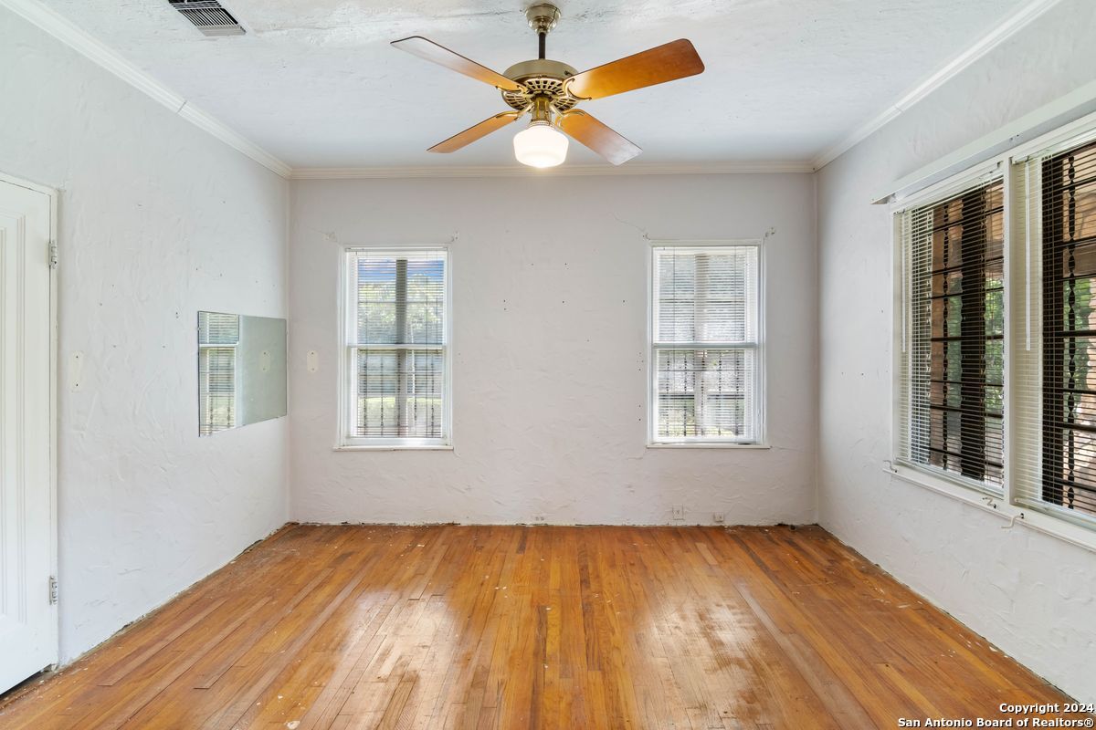 123 W LULLWOOD AVE