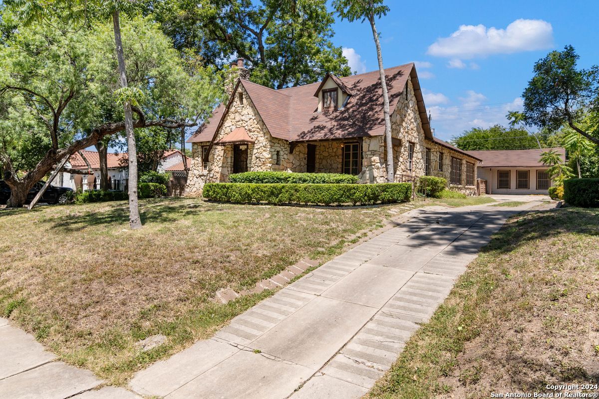 123 W LULLWOOD AVE