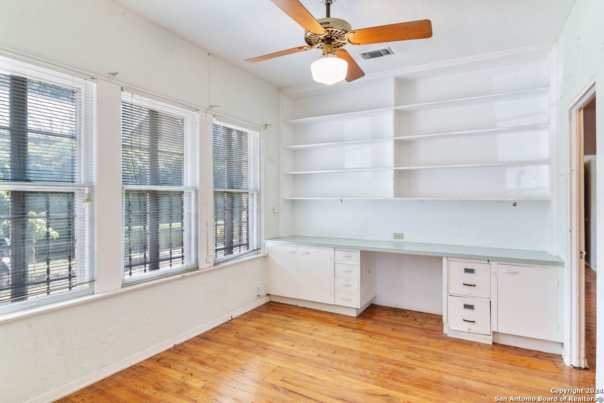 123 W LULLWOOD AVE