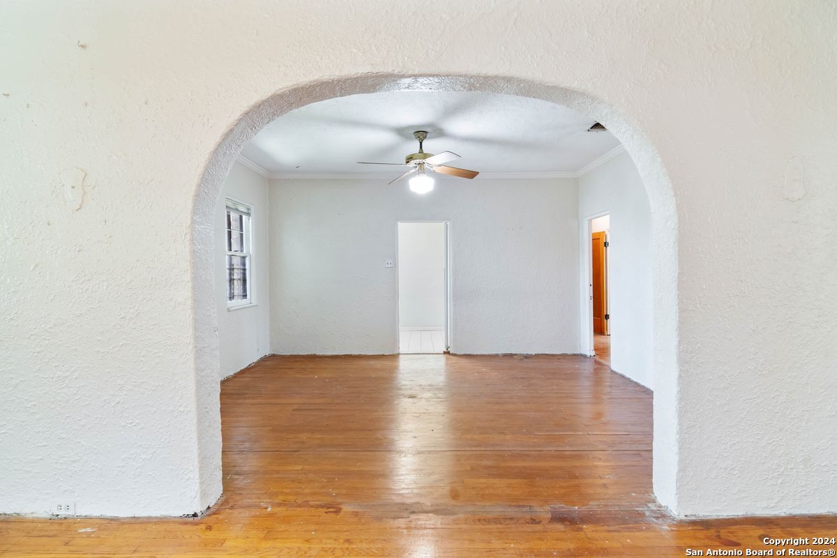 123 W LULLWOOD AVE