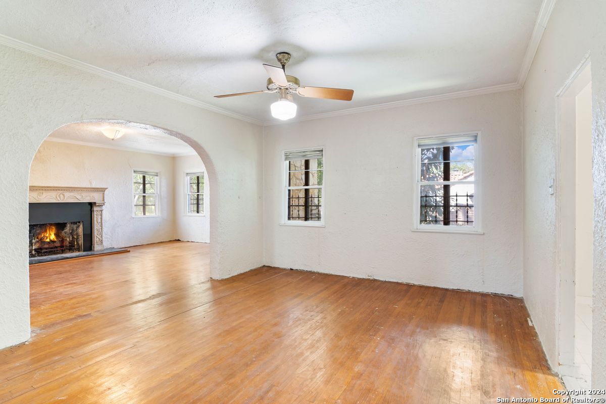 123 W LULLWOOD AVE