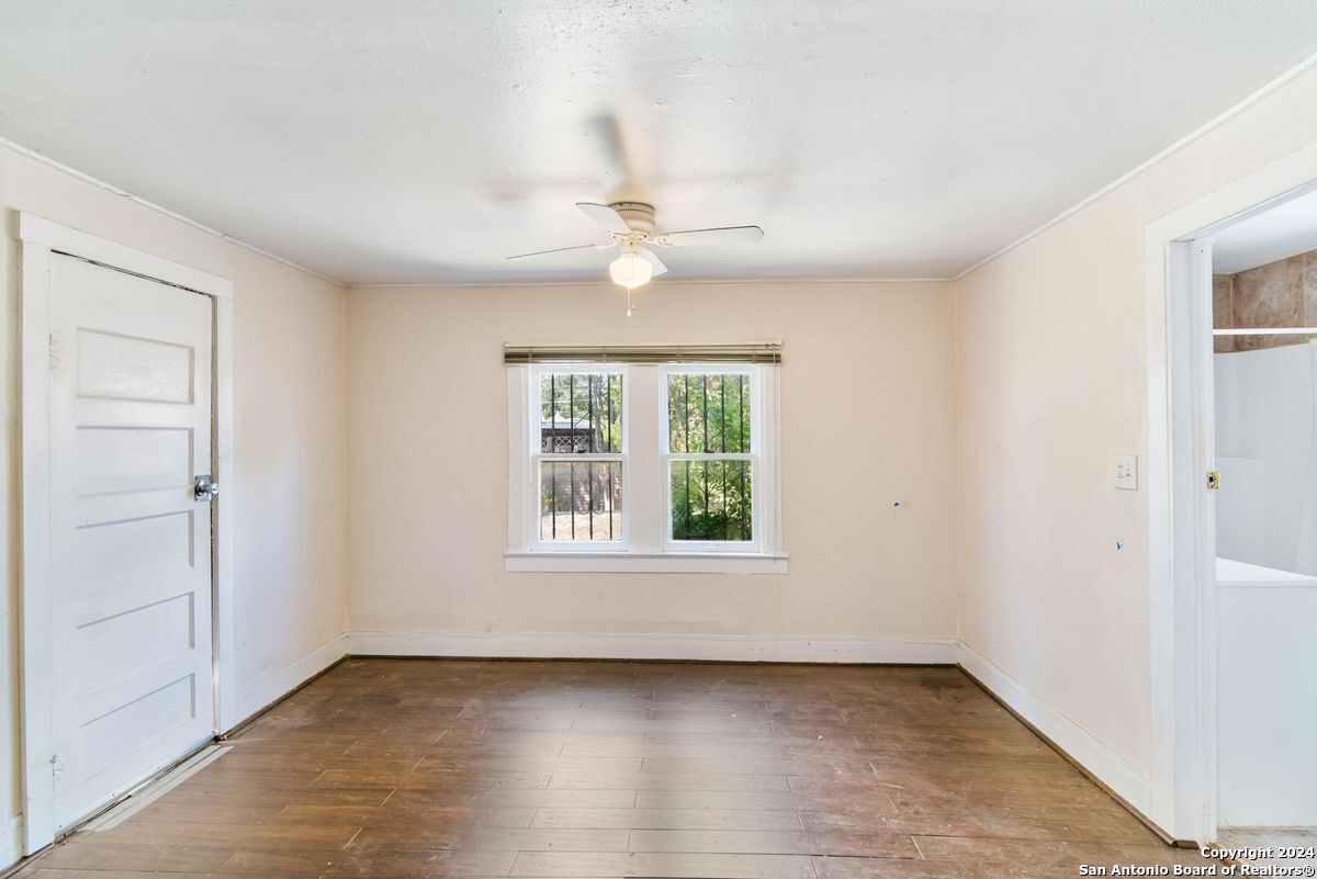 123 W LULLWOOD AVE