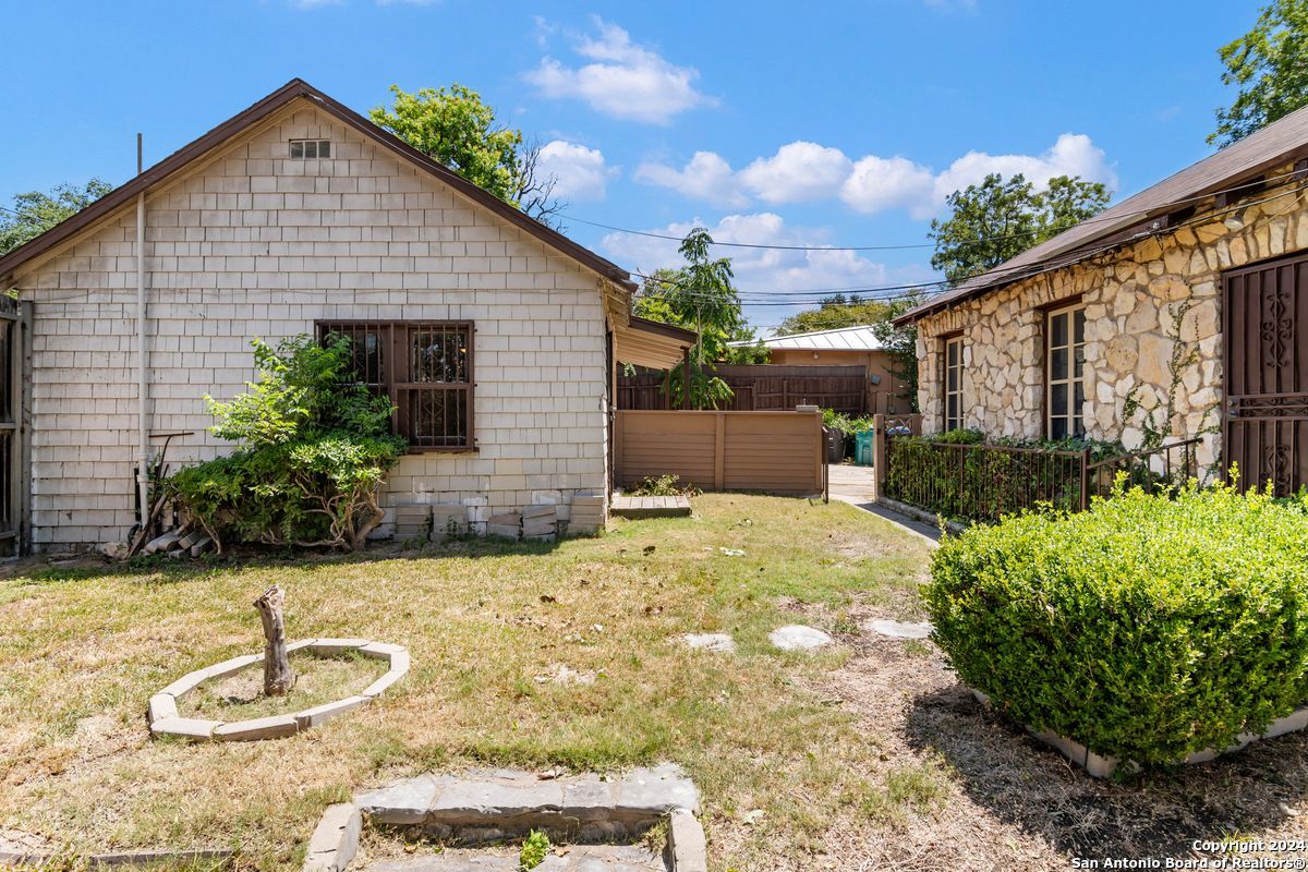 123 W LULLWOOD AVE