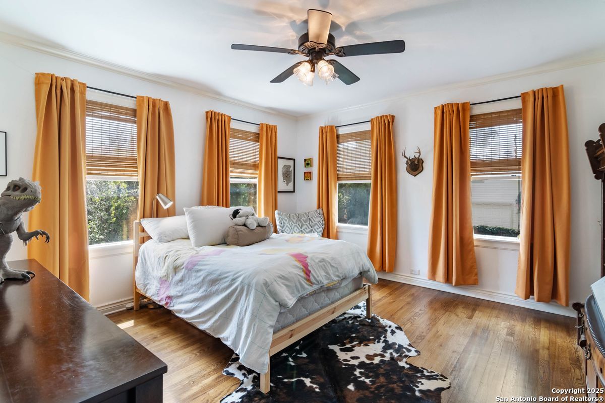 308 W Agarita