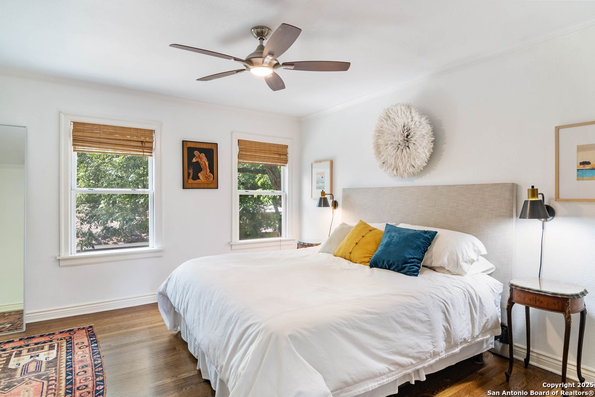 308 W Agarita