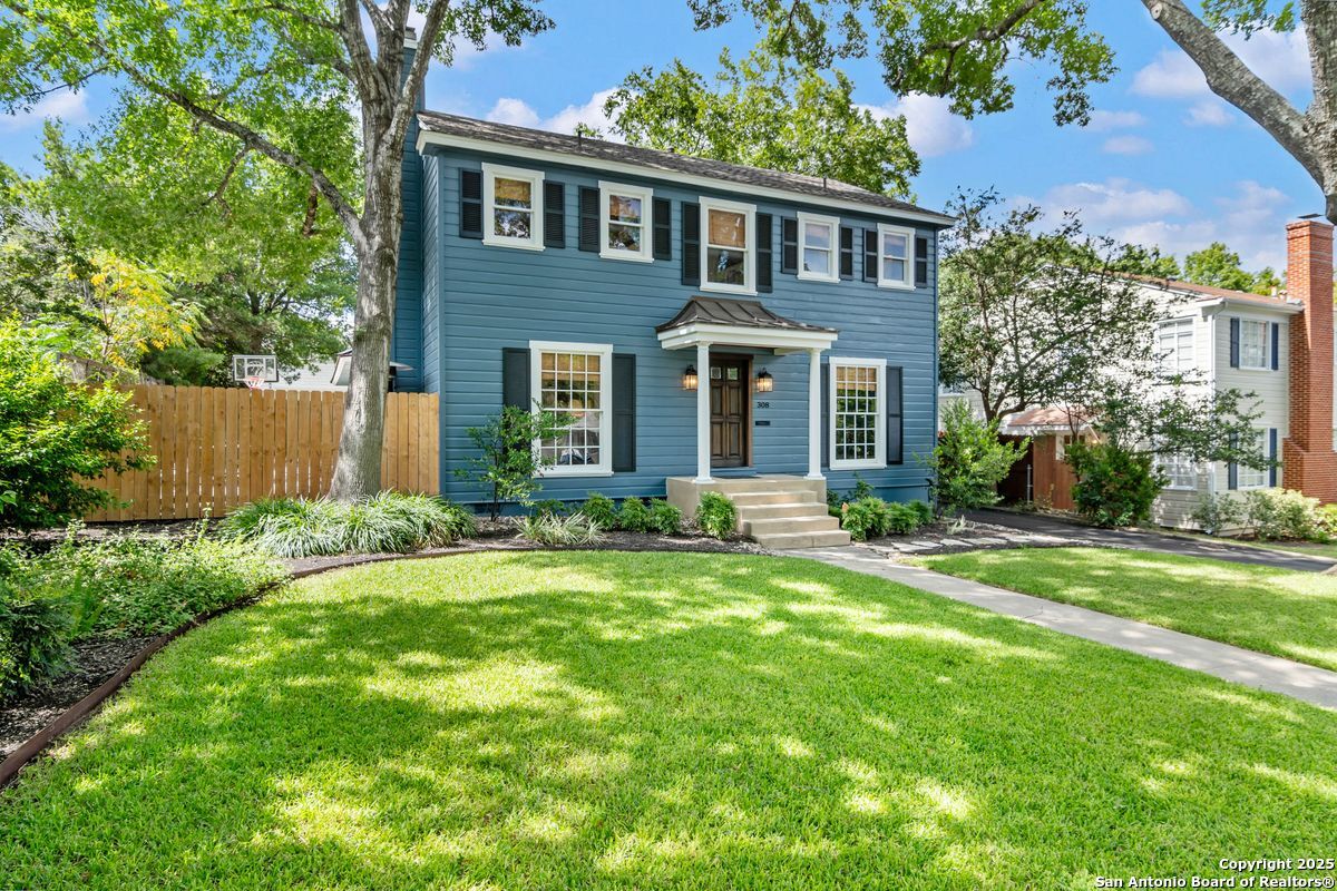 308 W Agarita