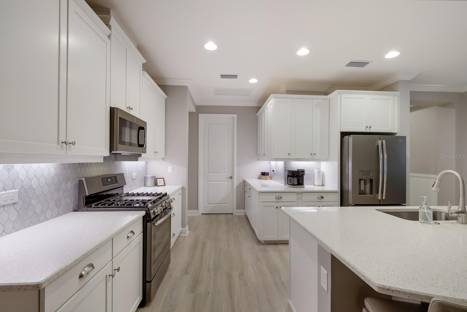 2124 WOODLEAF HAMMOCK CT