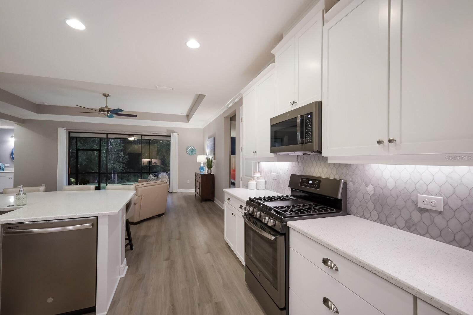 2124 WOODLEAF HAMMOCK CT