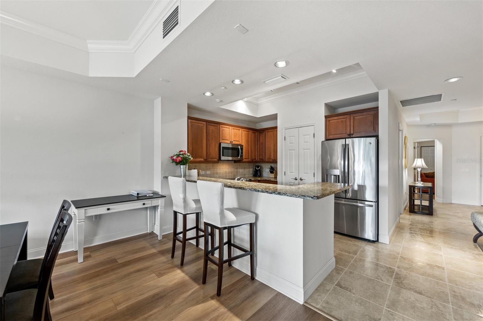 7710 LAKE VISTA CT #302