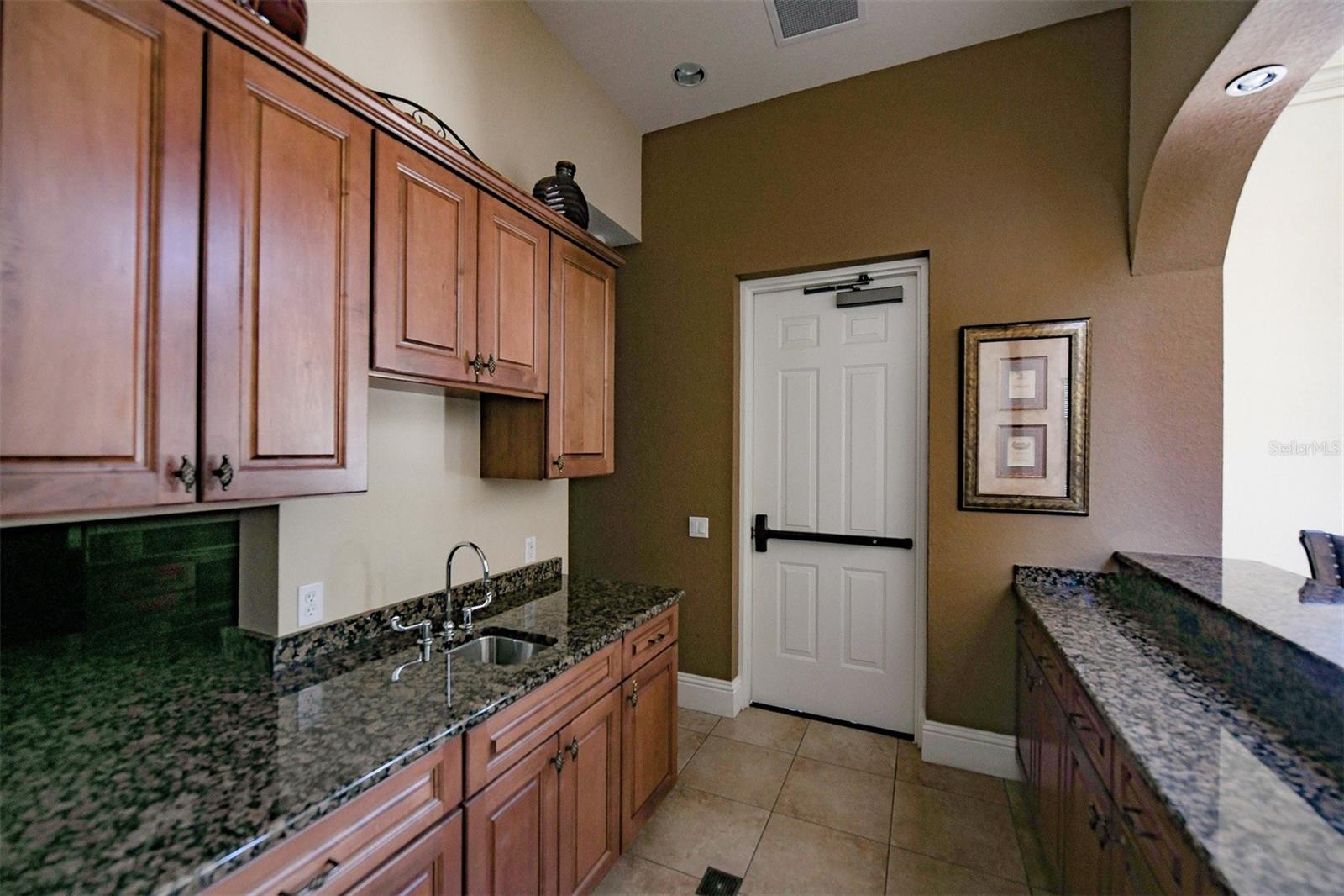 7710 LAKE VISTA CT #302