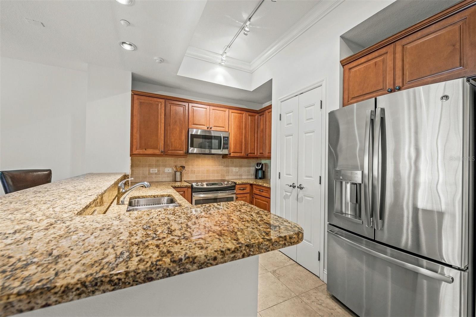 7710 LAKE VISTA CT #302