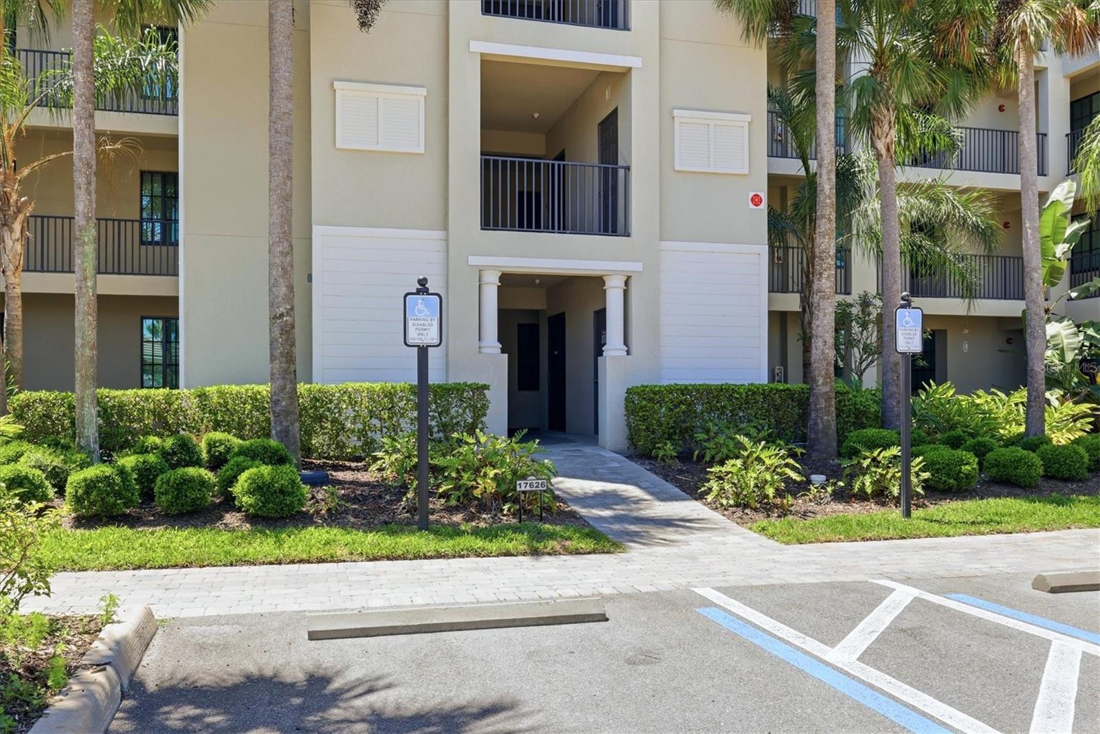 17626 GAWTHROP DR #208