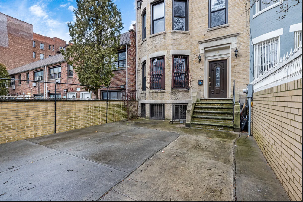 332 LEFFERTS Avenue