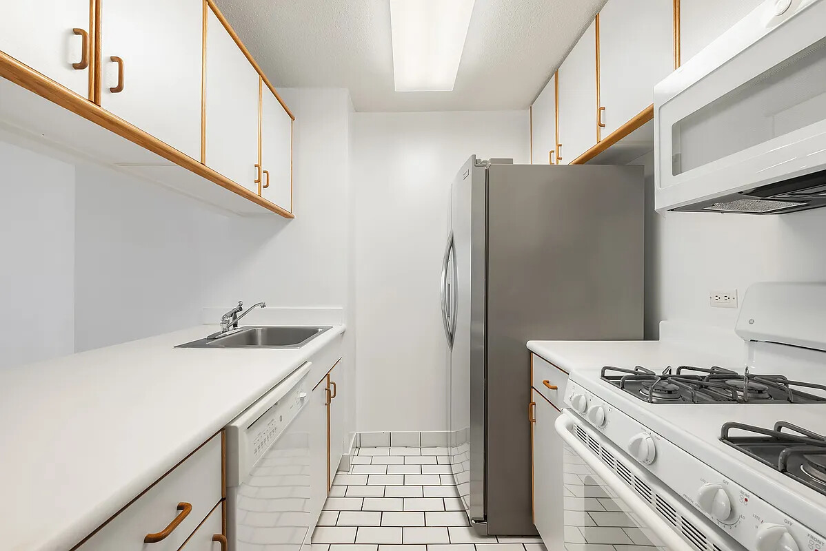 200 RECTOR Place 20J