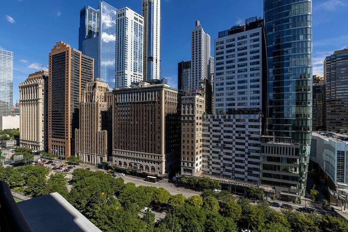 200 RECTOR Place 20J