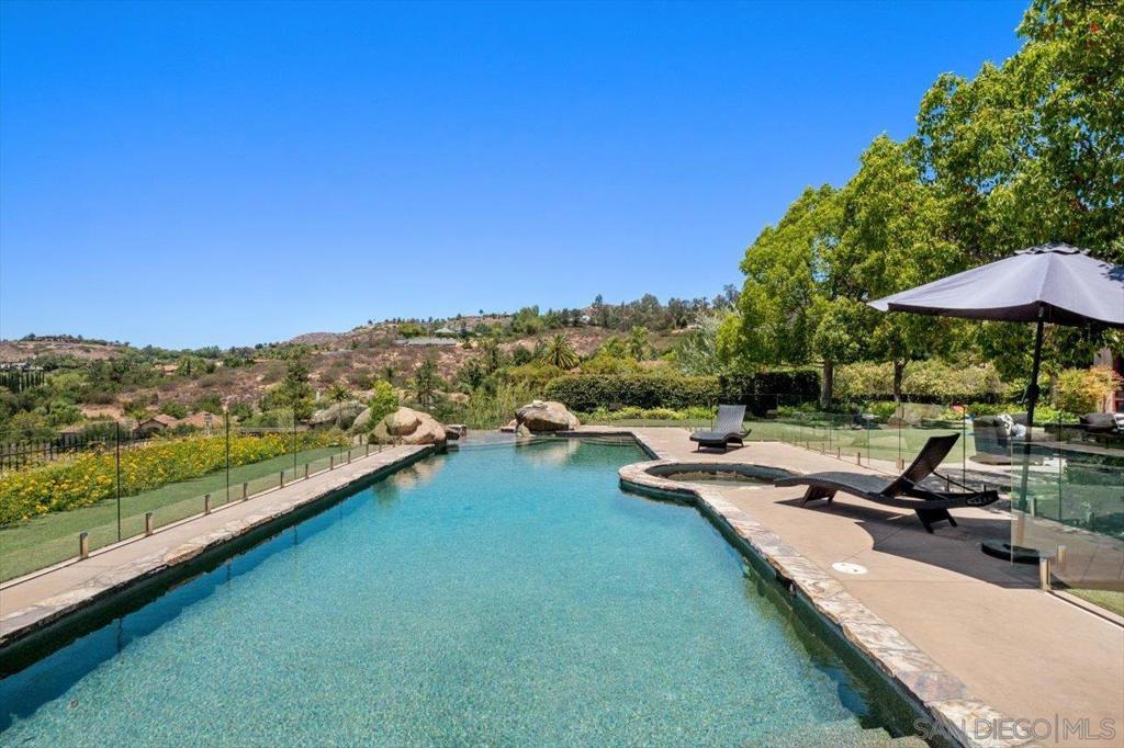 14360 Cascade Crossing