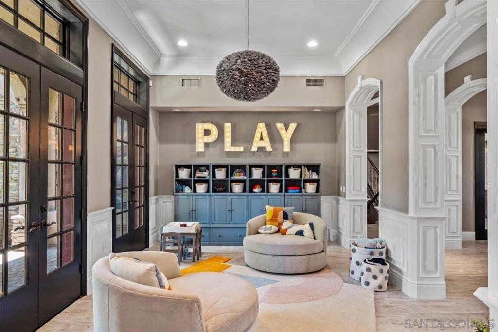 14360 Cascade Crossing