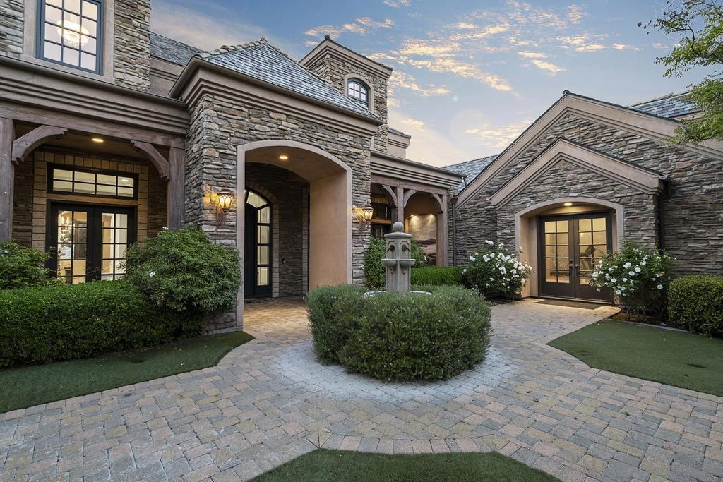 14360 Cascade Crossing