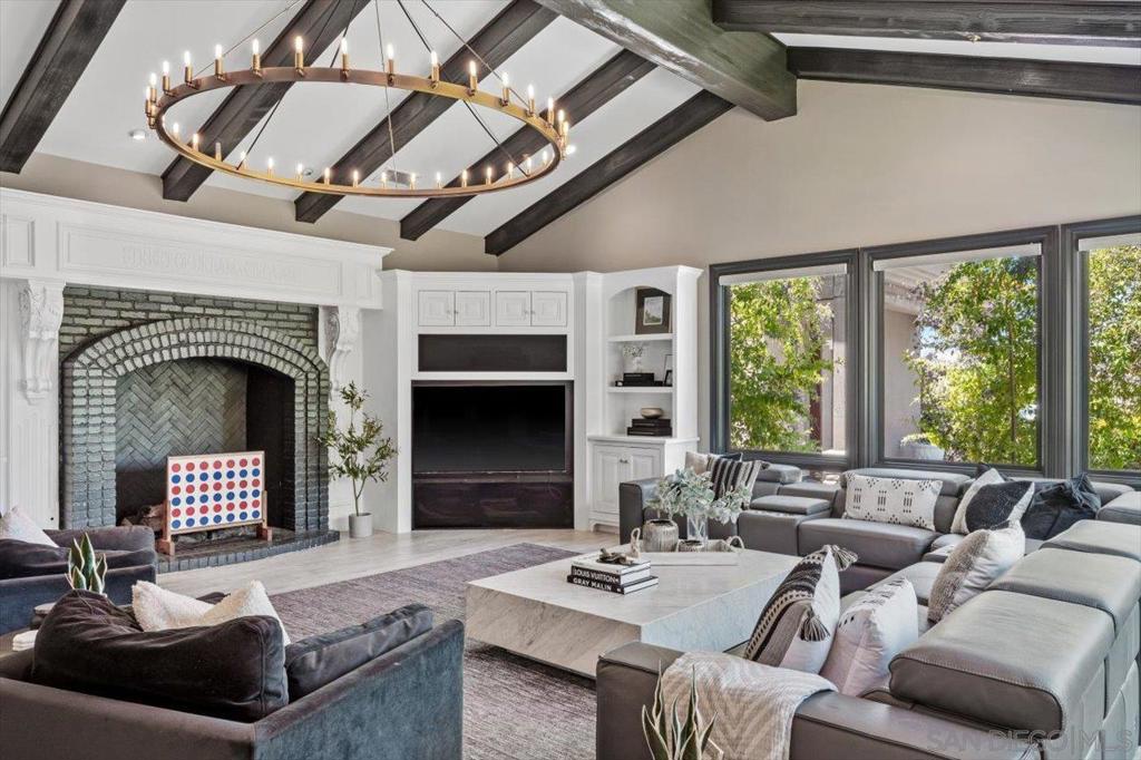 14360 Cascade Crossing