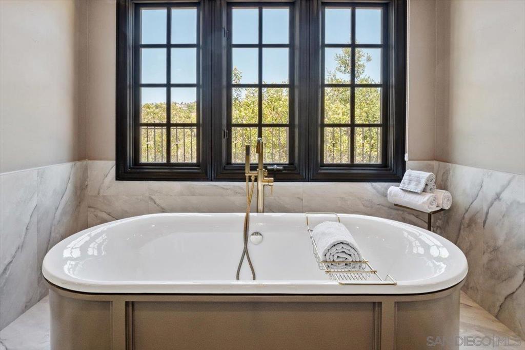 14360 Cascade Crossing