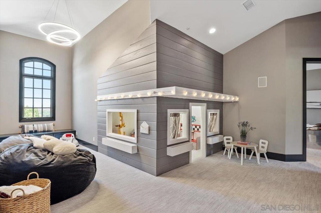 14360 Cascade Crossing