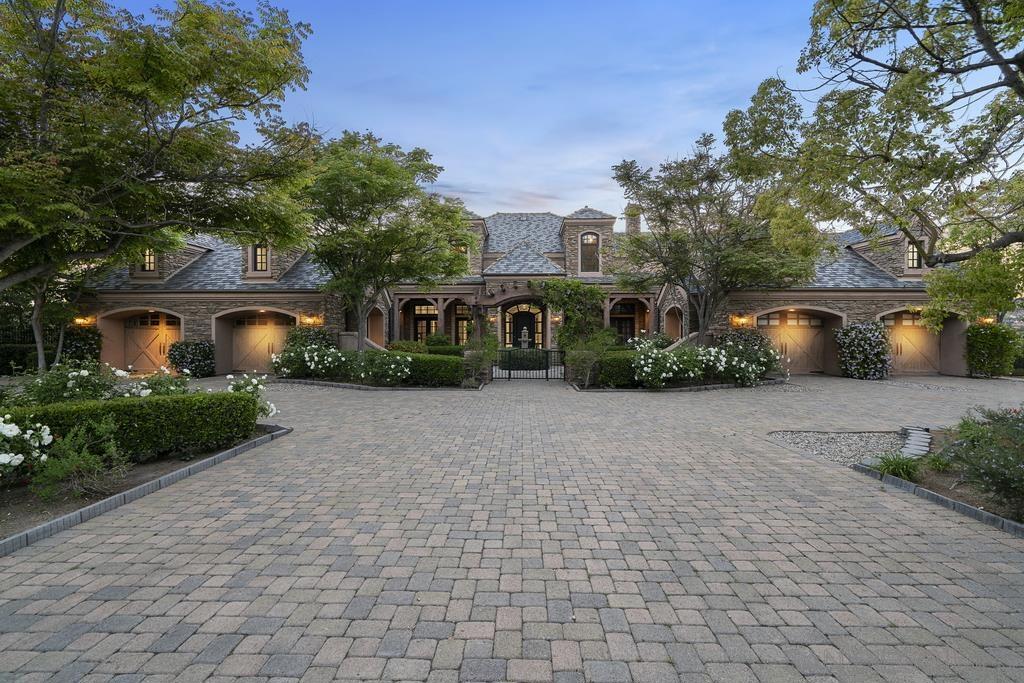 14360 Cascade Crossing