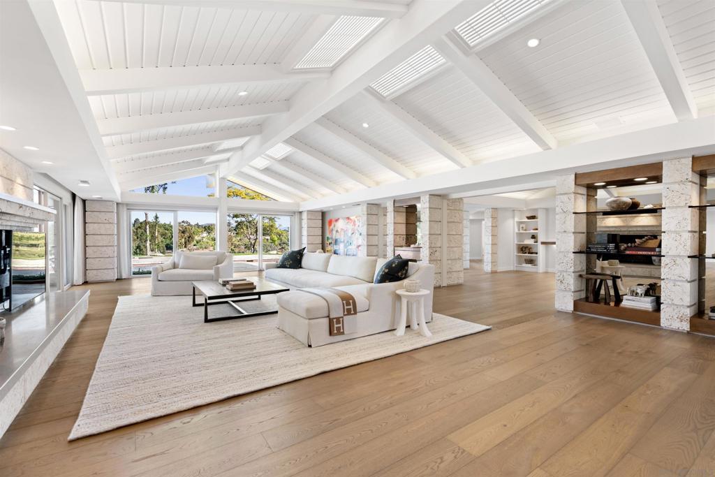 5295 Avenida Maravillas