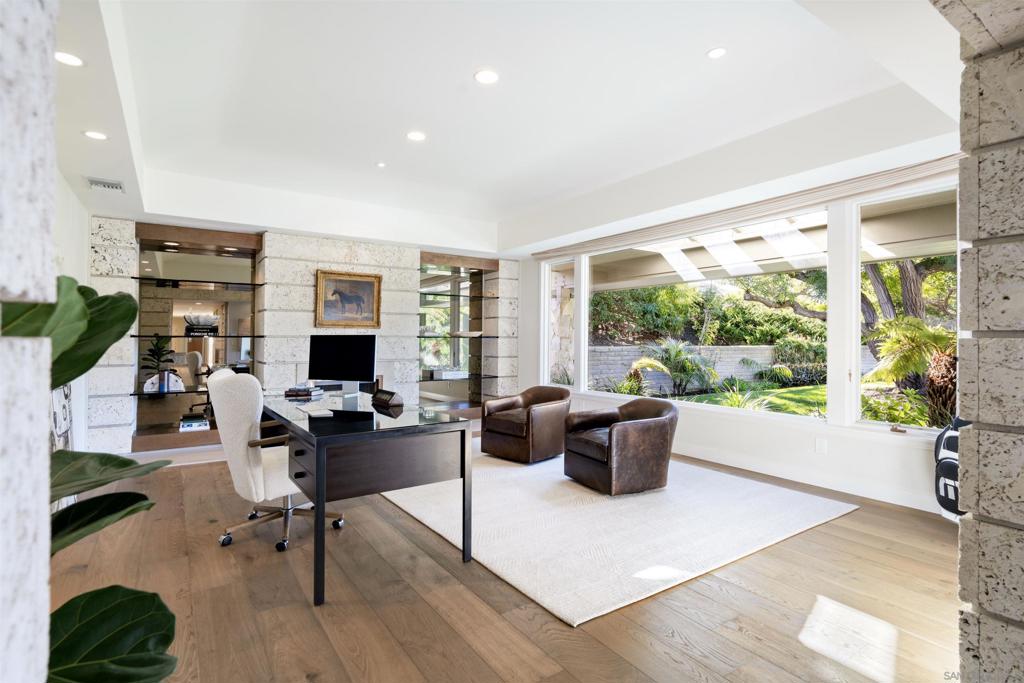 5295 Avenida Maravillas