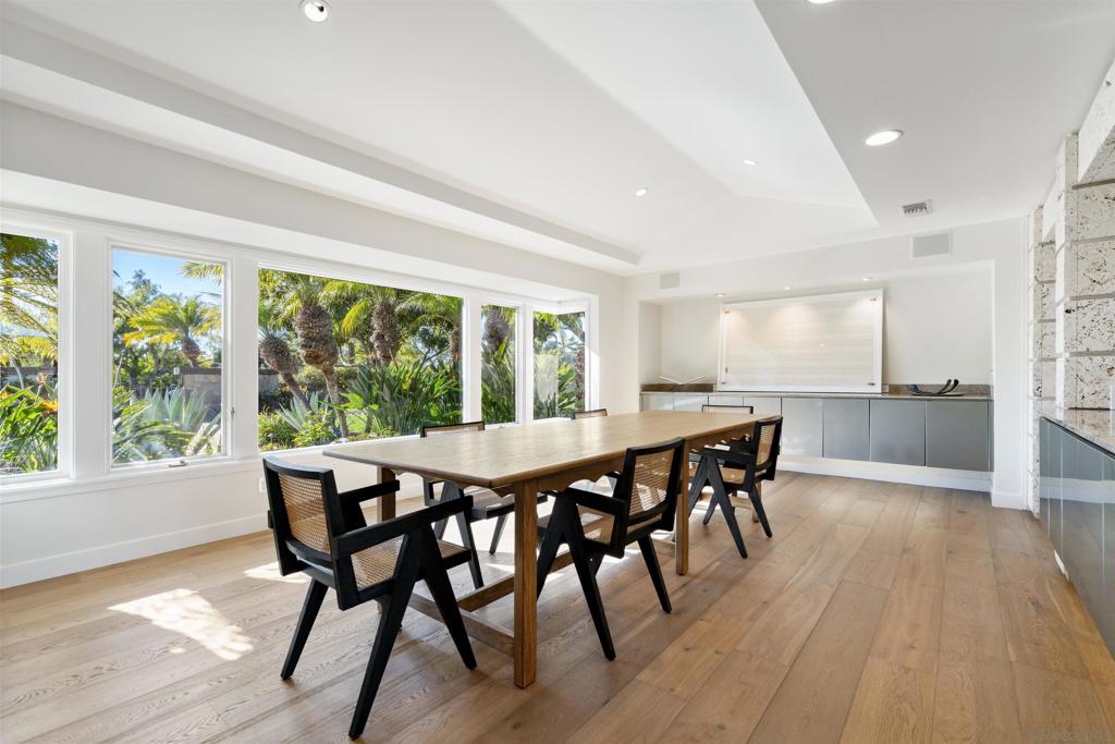 5295 Avenida Maravillas