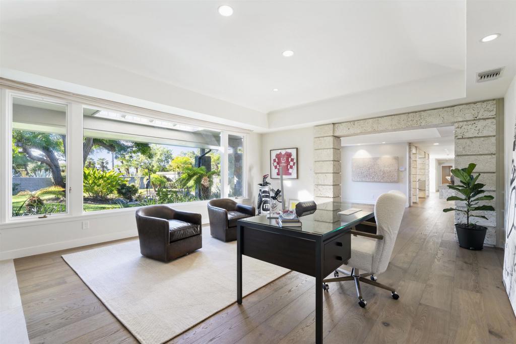 5295 Avenida Maravillas