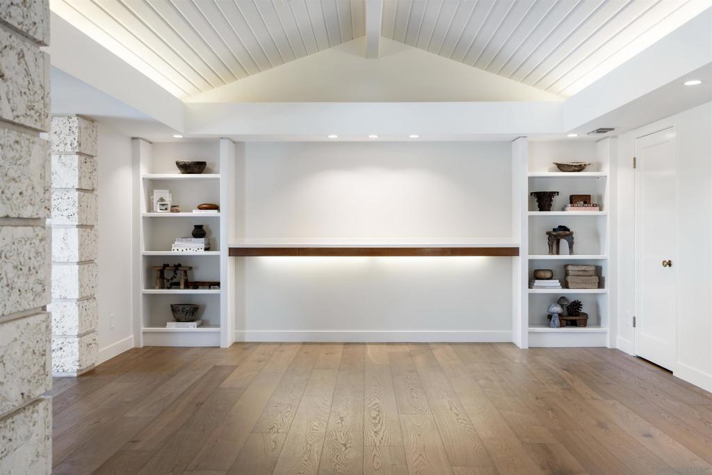 5295 Avenida Maravillas