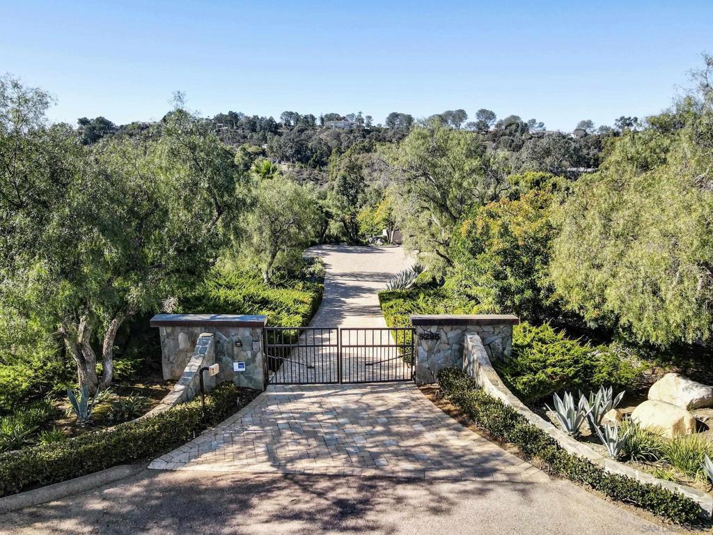 5295 Avenida Maravillas