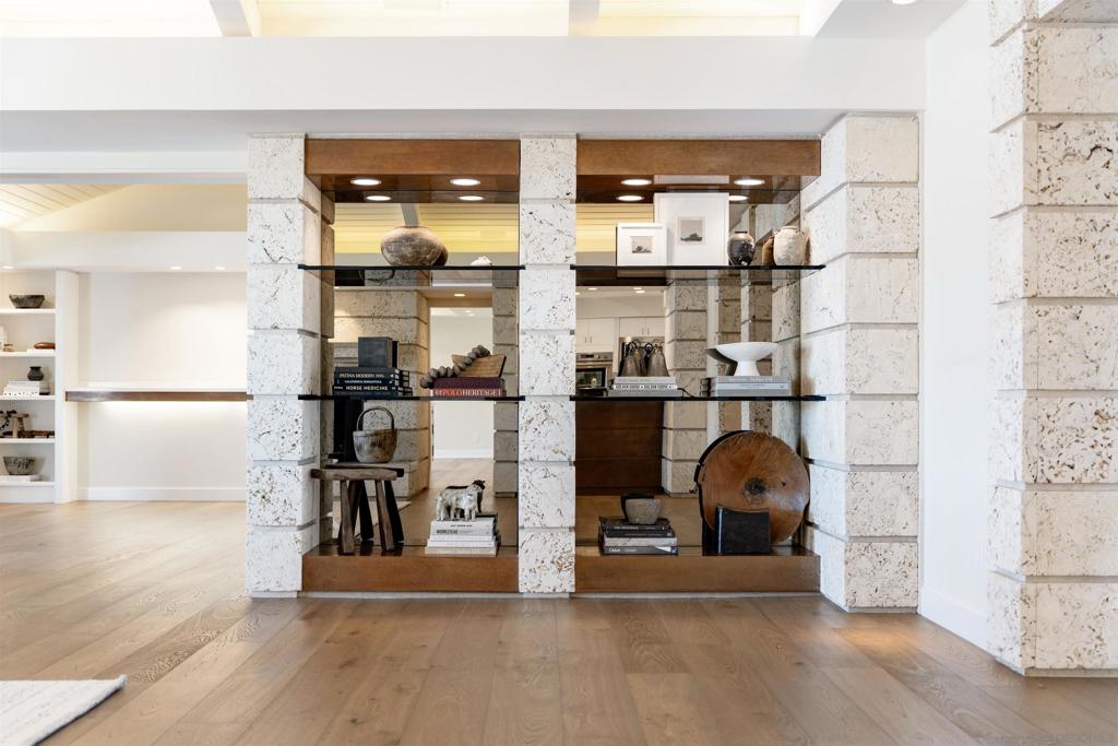 5295 Avenida Maravillas