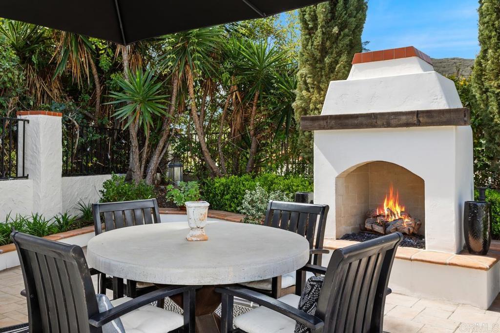 3303 Avenida Hacienda