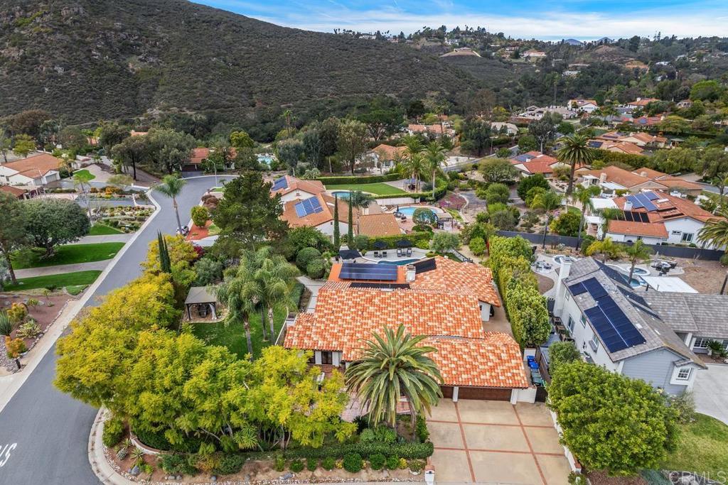 3303 Avenida Hacienda