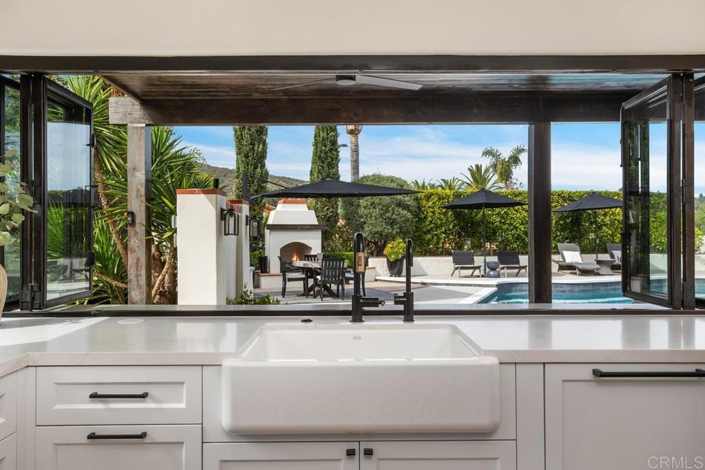 3303 Avenida Hacienda