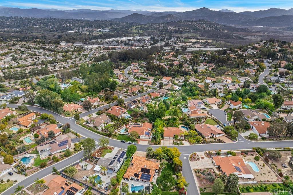 3303 Avenida Hacienda