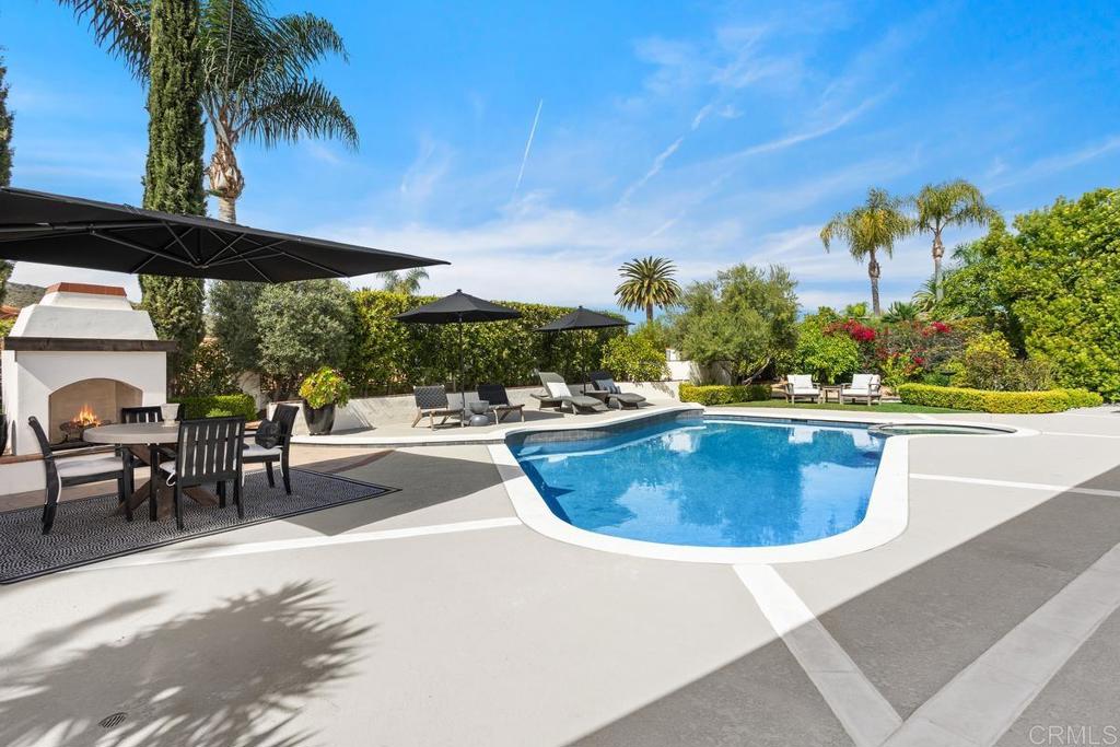 3303 Avenida Hacienda