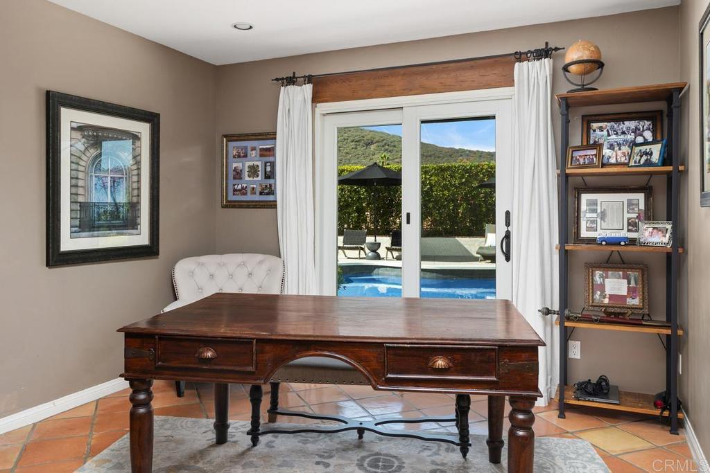 3303 Avenida Hacienda