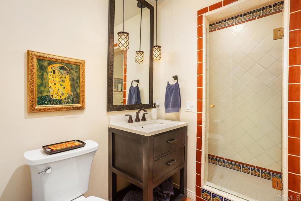 3303 Avenida Hacienda