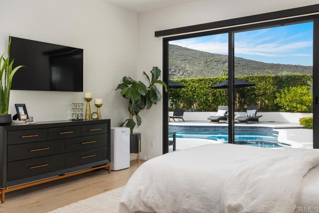 3303 Avenida Hacienda