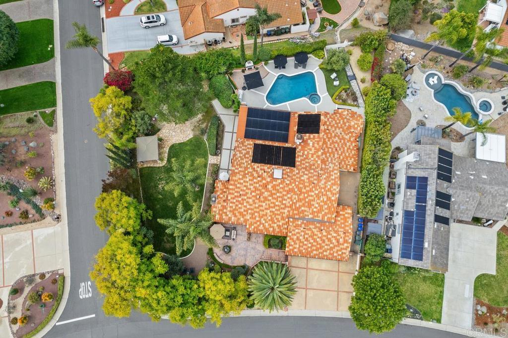 3303 Avenida Hacienda