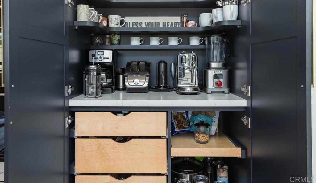 3303 Avenida Hacienda